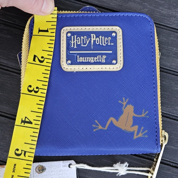 Loungefly Harry Potter Wallet Honeydukes Coin Purse Frog Chocolate Zip Organizer - Picture 12 of 12